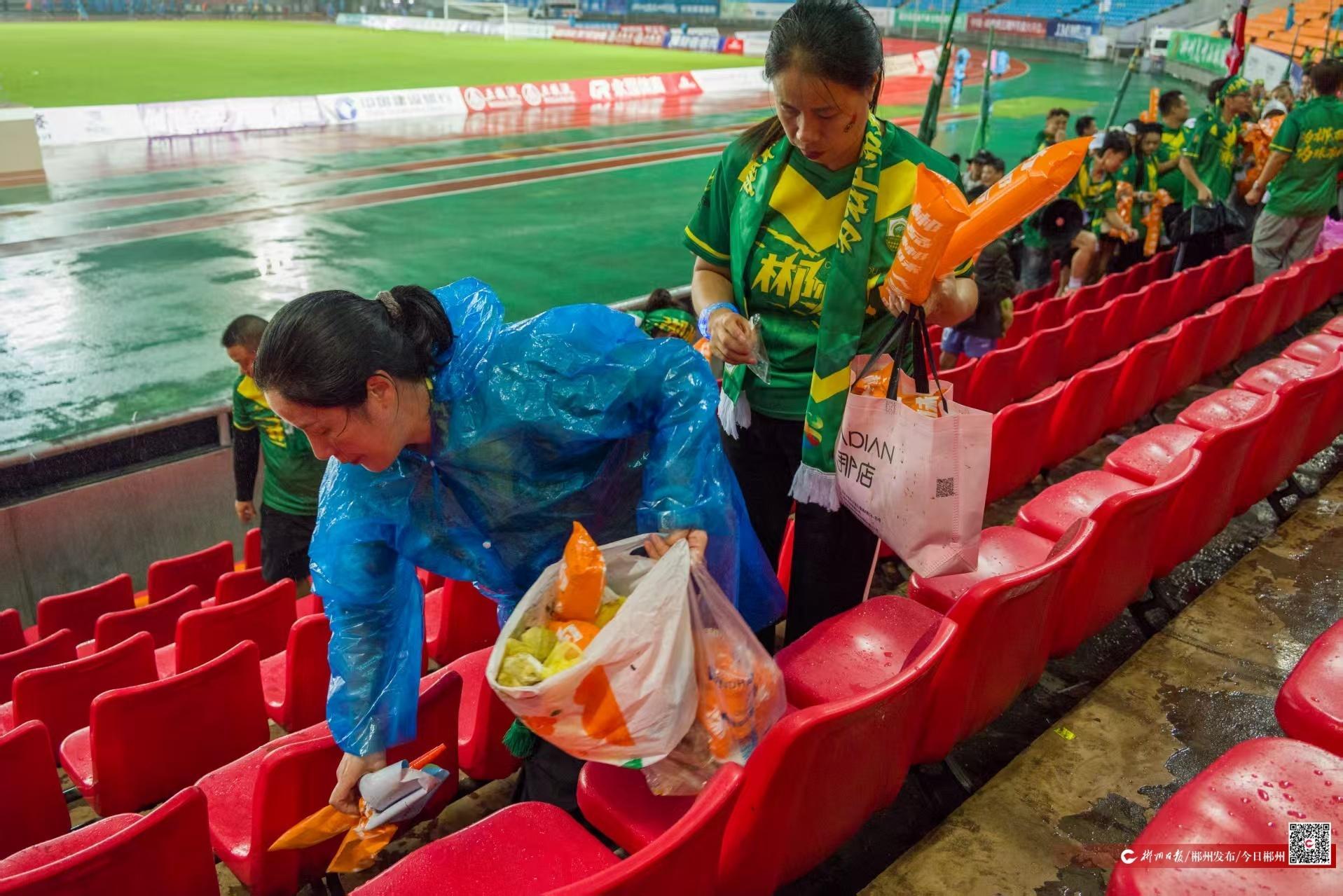 span, MXKh, 边捡垃圾边