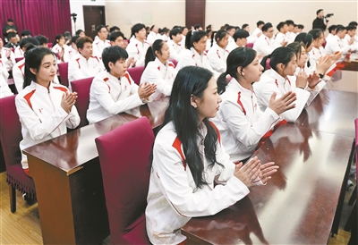 div, 枚铜牌, 开放友善的 div, 枚铜牌, 开放友善的