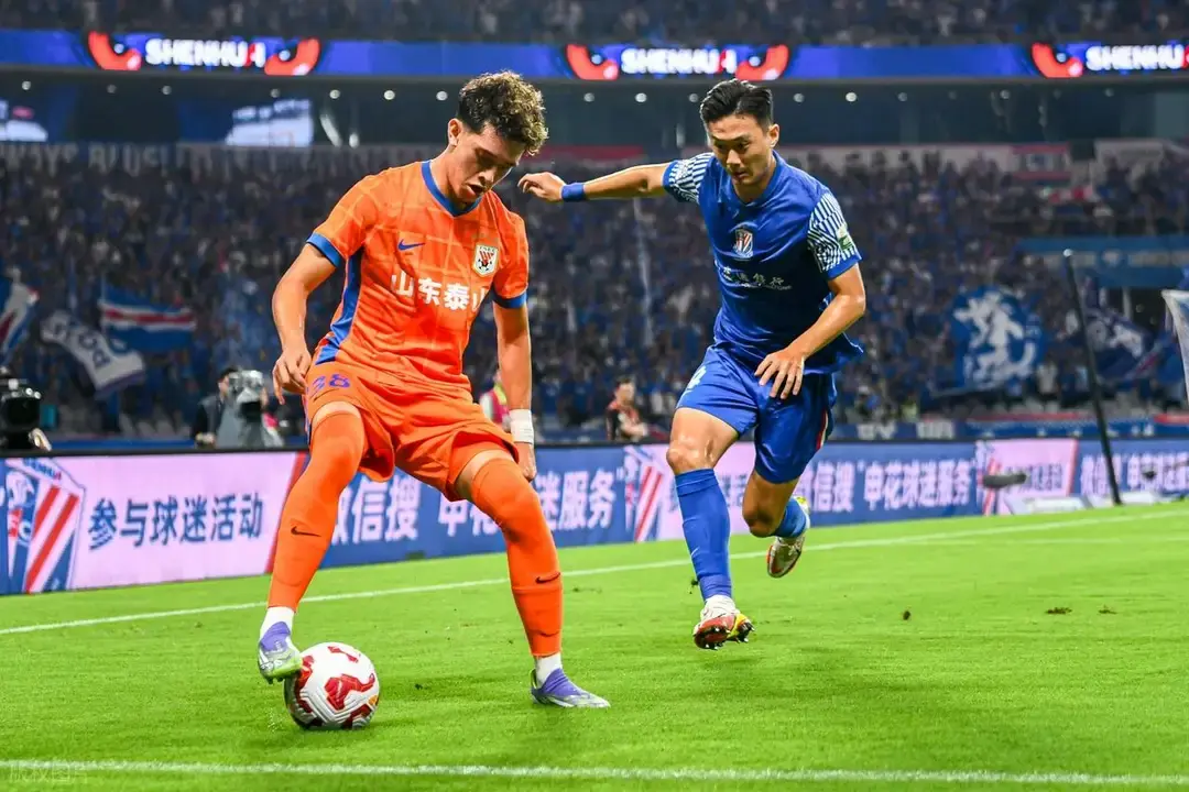 杀疯了，泰山队新星李小恒在香港队大放异彩，帽子戏法+绝杀，越来越自信了